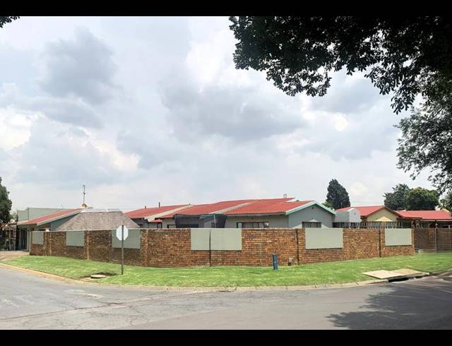 4 BEDROOM HOUSE FOR SALE IN VAN DYK PARK